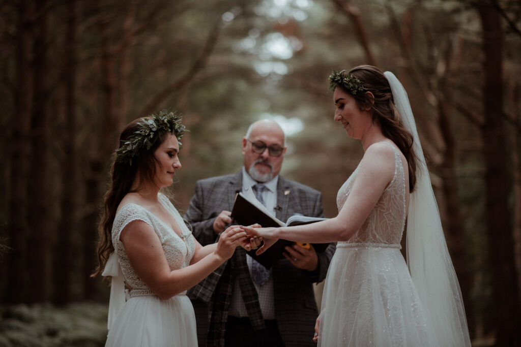 modern romantic and whimsical wedding photography glasgow scotland wedding ceremony tips