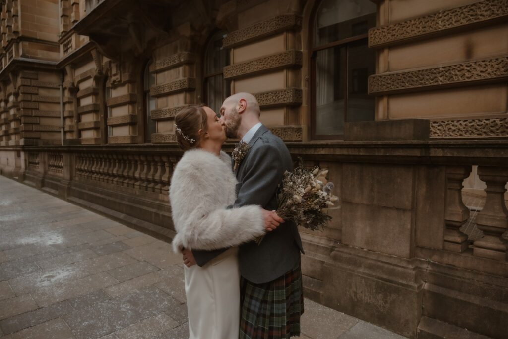 glasgow-elopement-photographer-registry-office-montrose-street