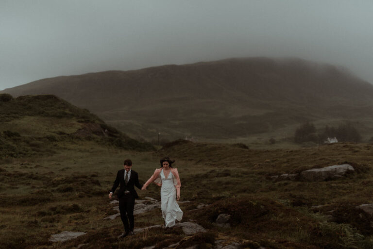 Capturing Stormy Romance: A New York Couple’s Isle of Skye Elopement Adventure – A Scotland Elopement Photographer’s Tale