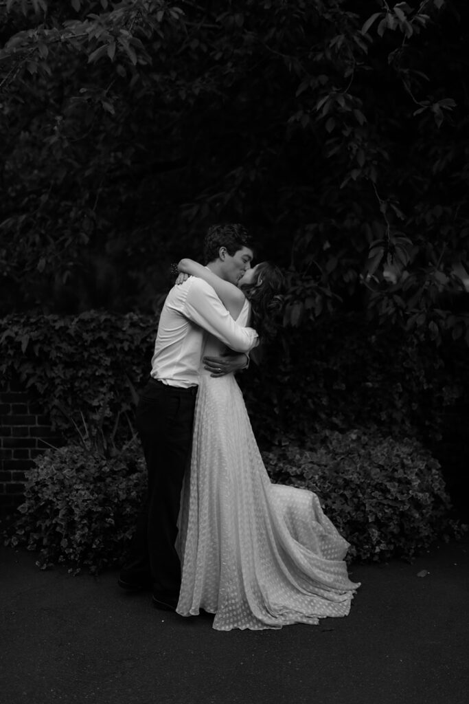 modern-and-editorial-london-wedding-photographer-affordable-8_websize.jpg
