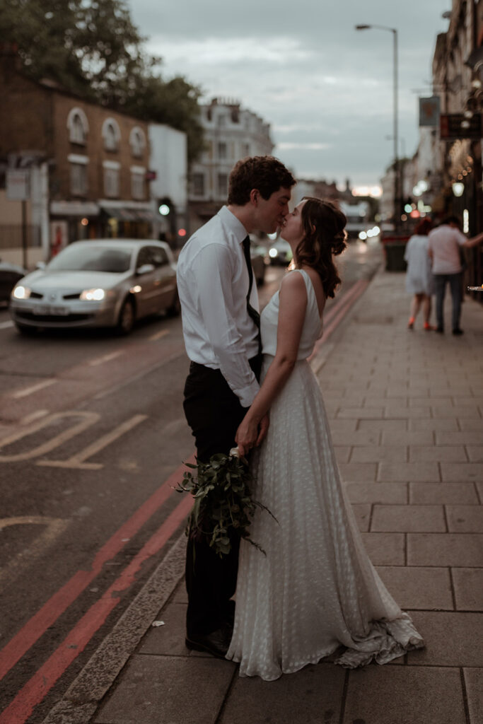 modern-and-editorial-london-wedding-photographer-affordable-343.jpg